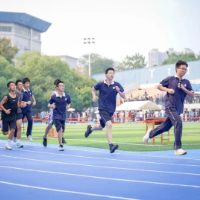 什么样的中学“课表”排期满满、全年无休,却让学生超开心