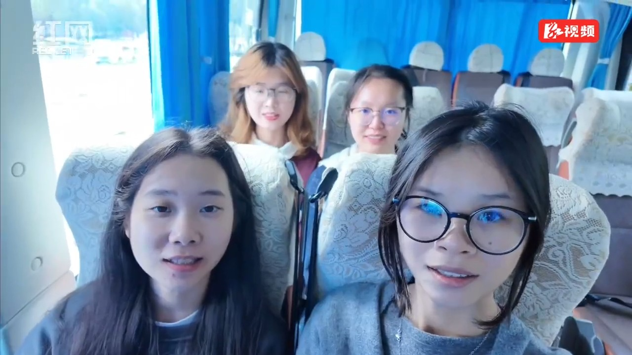 合拍的00后丨早八不普通！我们来新媒体大会啦