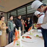 校所联动学宪法,长沙商贸旅游职院从“案板”解锁法治学习新样式