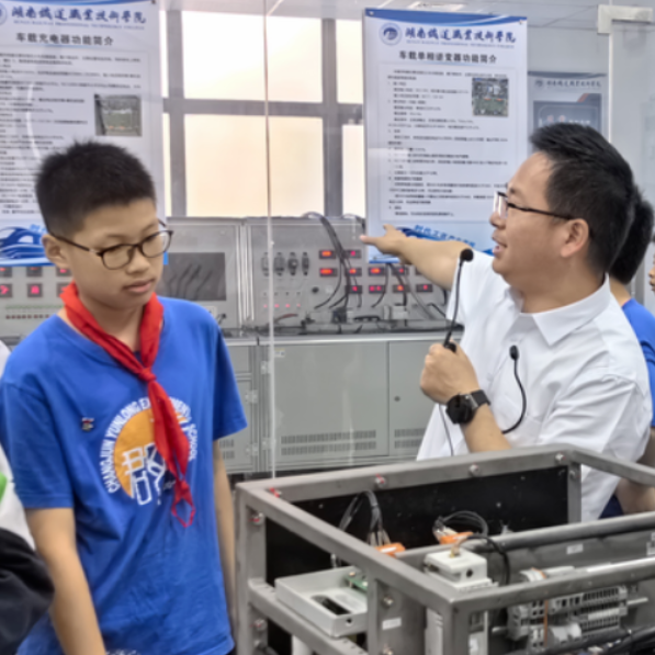 2025职教活动周｜湖南铁道职院：以研促学，点燃中小学生职业梦想火种
