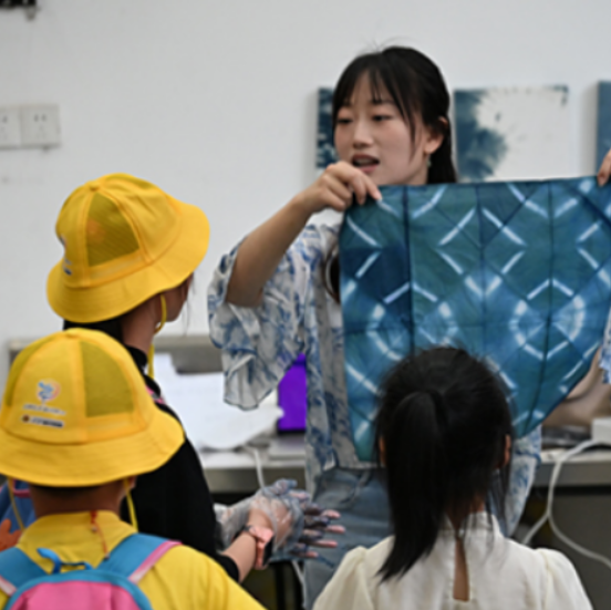 长沙师范学院：非遗扎染润童心