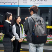 育见·一师丨 “一师红”遇上“地铁蓝” 共赴春日阅读之约