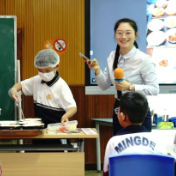 明德金鹰学校：家校共划“一对桨”，把家长会开成“成长对话会”