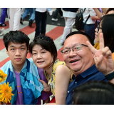 组图 | 你的手机将收到一张高考“亲情照”