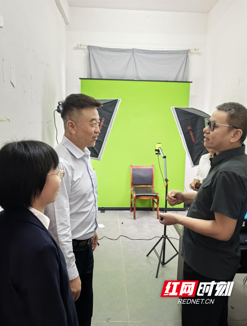 直播间.jpg