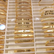 金饰价一年涨近600元/克 长沙市民：“备婚买金，3样变1样”