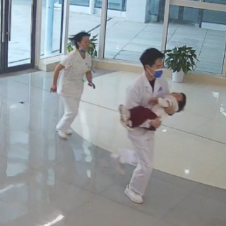国际护士节｜“宝宝别怕，阿姨在”——长沙两护士奔跑救下高热惊厥幼童