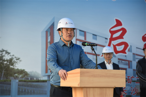 龙健作总结讲话并宣布劳动竞赛正式启动.jpg 龙健作总结讲话并宣布劳动竞赛正式启动.jpg