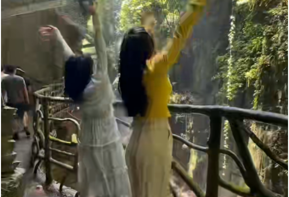 恩施地心谷喊话长沙：2亿年“空调房”已开机！悬崖漂流+星空民宿治愈湘亲盛夏焦虑  