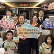 国铁广州局广九客运段创新打造“书香列车”服务品牌