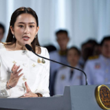 泰国总理通话录音引发争议，8名内阁成员正式辞职