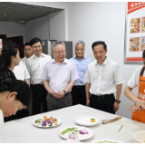 沈晓明围绕以人为本的新型城镇化开展“十五五”规划专题调研