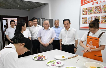 沈晓明围绕以人为本的新型城镇化开展“十五五”规划专题调研