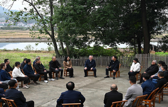 沈晓明在益阳市碧云峰村宣讲党的二十届四中全会精神