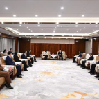 沈晓明会见先进医疗技术协会代表团一行