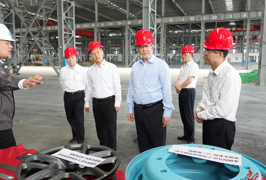 毛伟明在娄底市调研接访