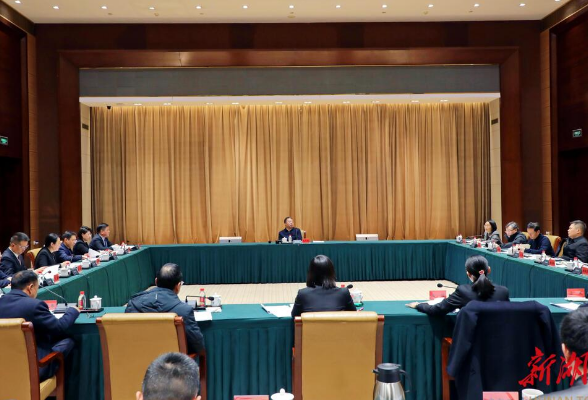 毛万春在湖南蓉园集团宣讲调研