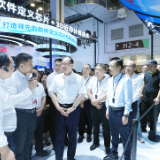 毛伟明率团参观2026世界人工智能大会展馆