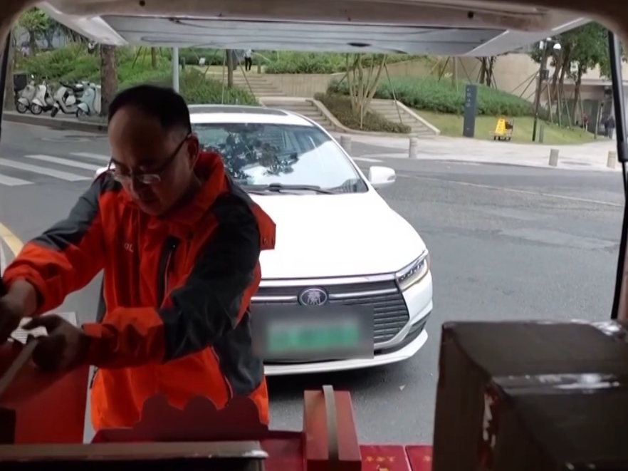 年货清单关键词：情绪价值、即时尝鲜