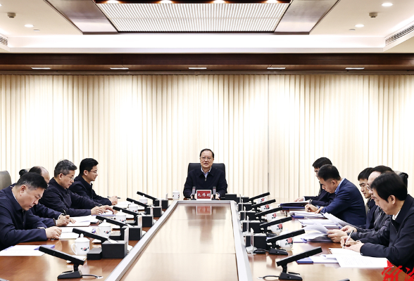 毛伟明主持省政府党组会议 部署开展深入贯彻中央八项规定精神学习教育