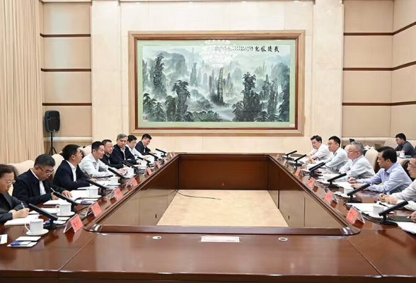 沈晓明与中国证监会主席吴清一行会谈