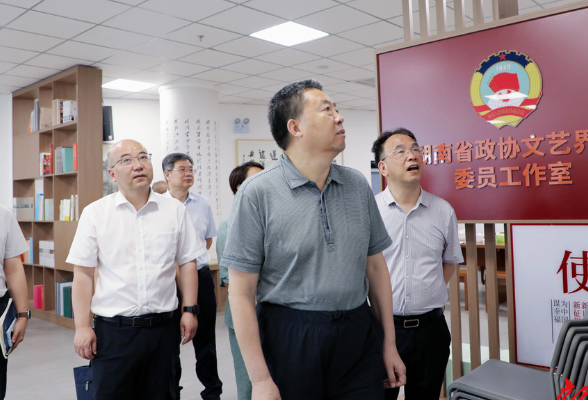 毛万春在省文联调研 助力公共文化机构深度参与文科旅融合发展