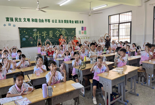 十个科学夏令营为上千乡村孩子开启科学奇幻之旅