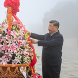 习近平在山西阳泉市向抗战烈士敬献花篮并参观百团大战纪念馆