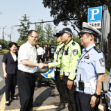 致敬高温下的坚守！毛伟明慰问一线劳动人员