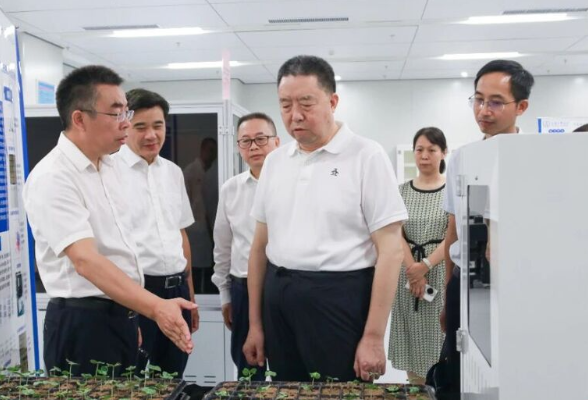 毛万春在省农科院调研 聚焦关键领域加强科研攻关 助力加快建设农业强省