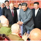 壹视界·微镜头文章解读 | 这一握，情深意重