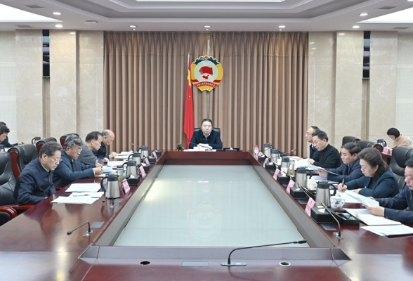 毛万春主持召开征求意见座谈会