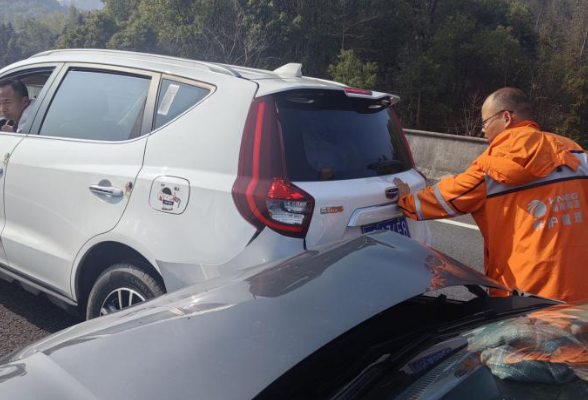 株洲高速人筑起春运保畅防线，让归乡人感到温馨和暖意