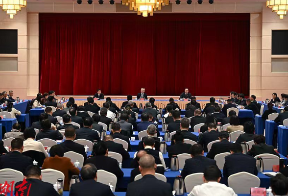 沈晓明参加省政协十三届四次会议第一联组讨论