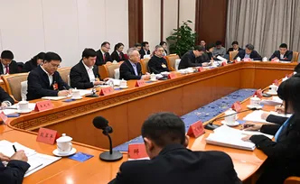 湖南代表团举行分组会议