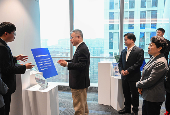 沈晓明调研金融服务实体经济工作