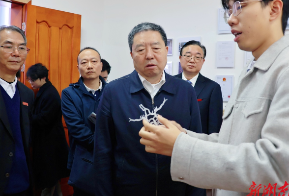 毛万春在长沙医学院和湖南省康复医院调研