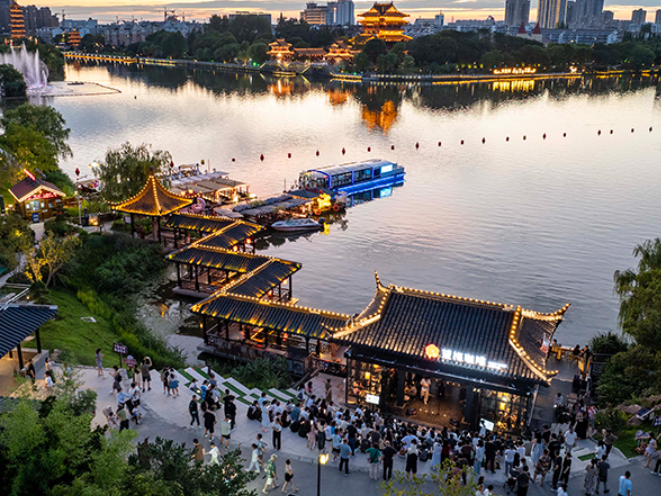 【央视快评】努力开创服务业高质量发展新局面