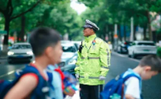 护航秋季开学季 长沙交警全力守护师生出行平安