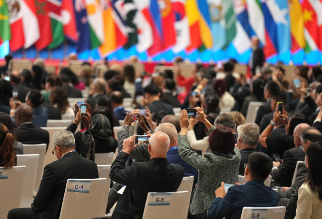 时政新闻眼丨这场聚焦“半边天”的全球峰会上，习近平提出哪些新倡议新举措？