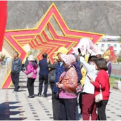 祝福新疆更美好丨红色地标成新疆国庆中秋假期“精神打卡地”