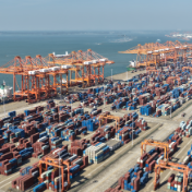 西部陆海新通道班列累计发送货物超500万标箱