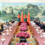 习近平会见孟加拉国临时政府首席顾问尤努斯