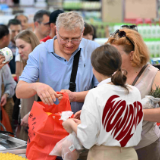 好评中国丨入境游迎来“强劲开局”彰显中国魅力“热辣滚烫”