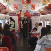 G1654次 “遛娃舱”升级 列车变身“非遗小课堂”