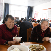 新春走基层丨陕北榆林:袅袅炊烟守护乡村老人“幸福食光”