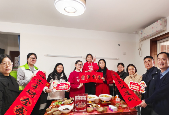 组图丨微光年夜饭