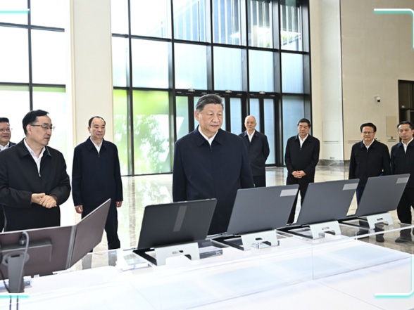看图学习·回眸2025丨创新发展，总书记强调“坚定不移走下去”