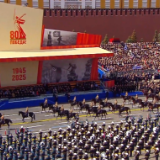 独家视频丨习近平同普京在主观礼台出席红场阅兵式