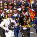 独家视频丨习近平向中国人民解放军仪仗队致意